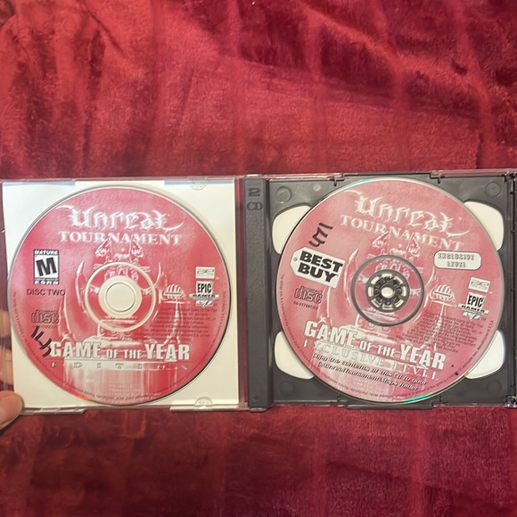 Unreal Tournament Game of the Year disc 1 and 2 for PC - used see photos - Picture 4 of 4